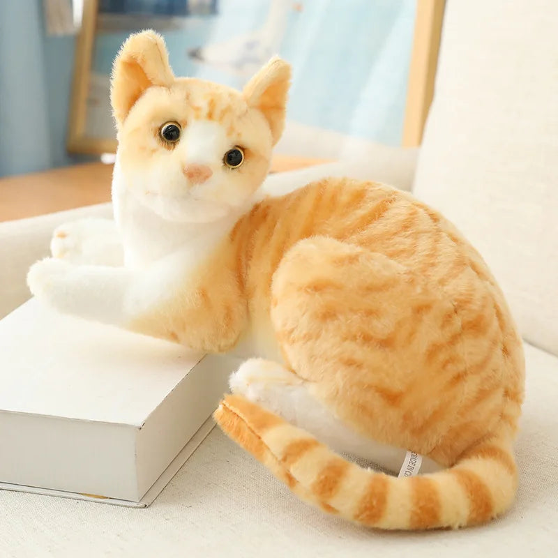 Pet cat toy, realistic cat plush toy, soft and comfortable, a great companion for indoor play