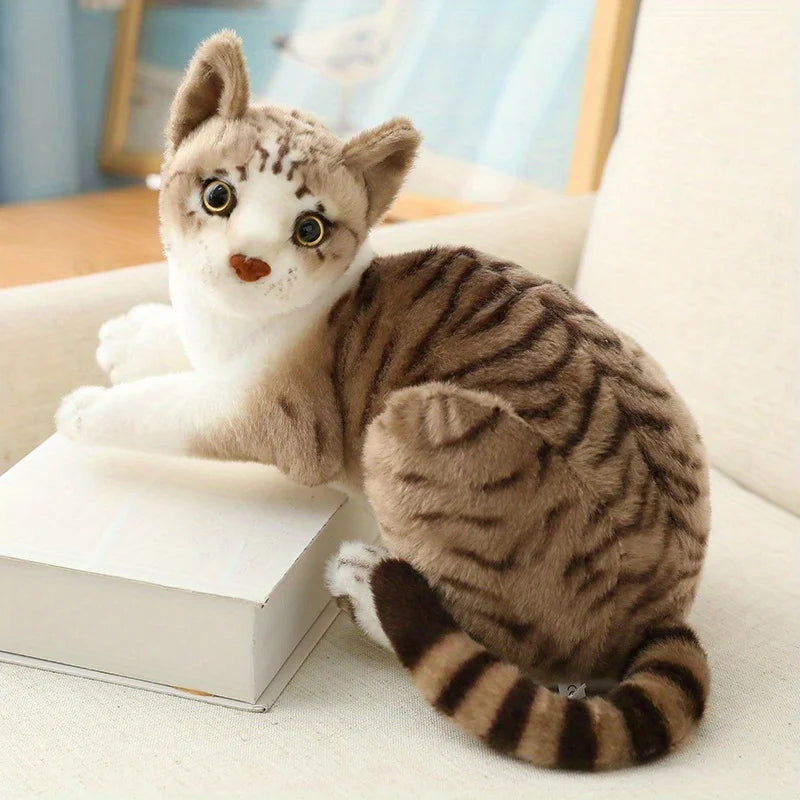 Pet cat toy, realistic cat plush toy, soft and comfortable, a great companion for indoor play